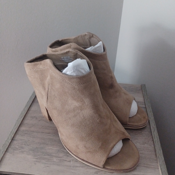 Cato Faux Suede Tan Slip On Clog Peep Toe Ankle Boots Sz 11 - Picture 1 of 5